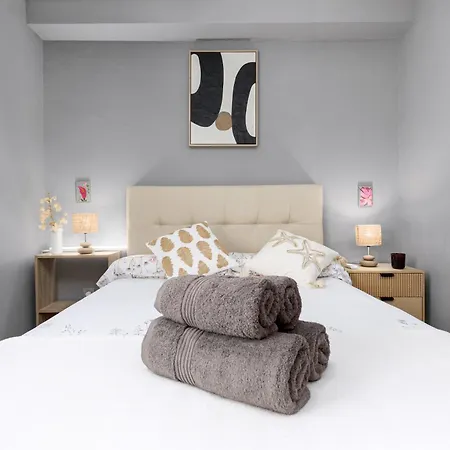 Home2book Stylish With Pool Access アパート